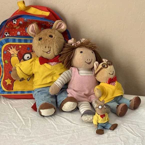 1987 Arthur Set Collection 3 Arthur Dolls 1 DW Read 1 Backpack Original PBS - Picture 1 of 15